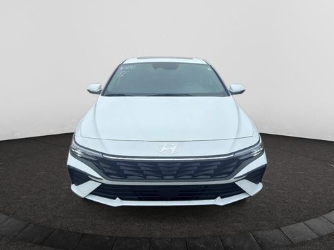 Used 2025 Hyundai Elantra Limited FWD image 2
