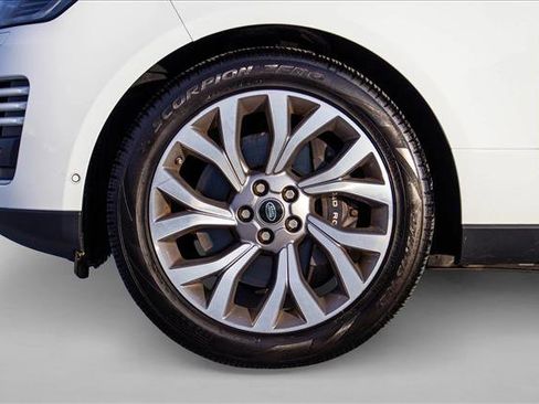 Used 2018 Land Rover Range Rover HSE image 9