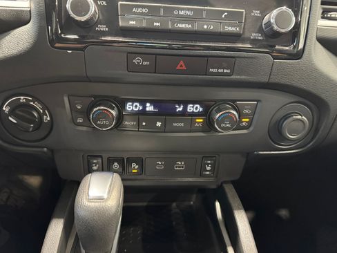 Used 2024 Nissan Frontier SV w/ Technology Package AWD/4WD image 19