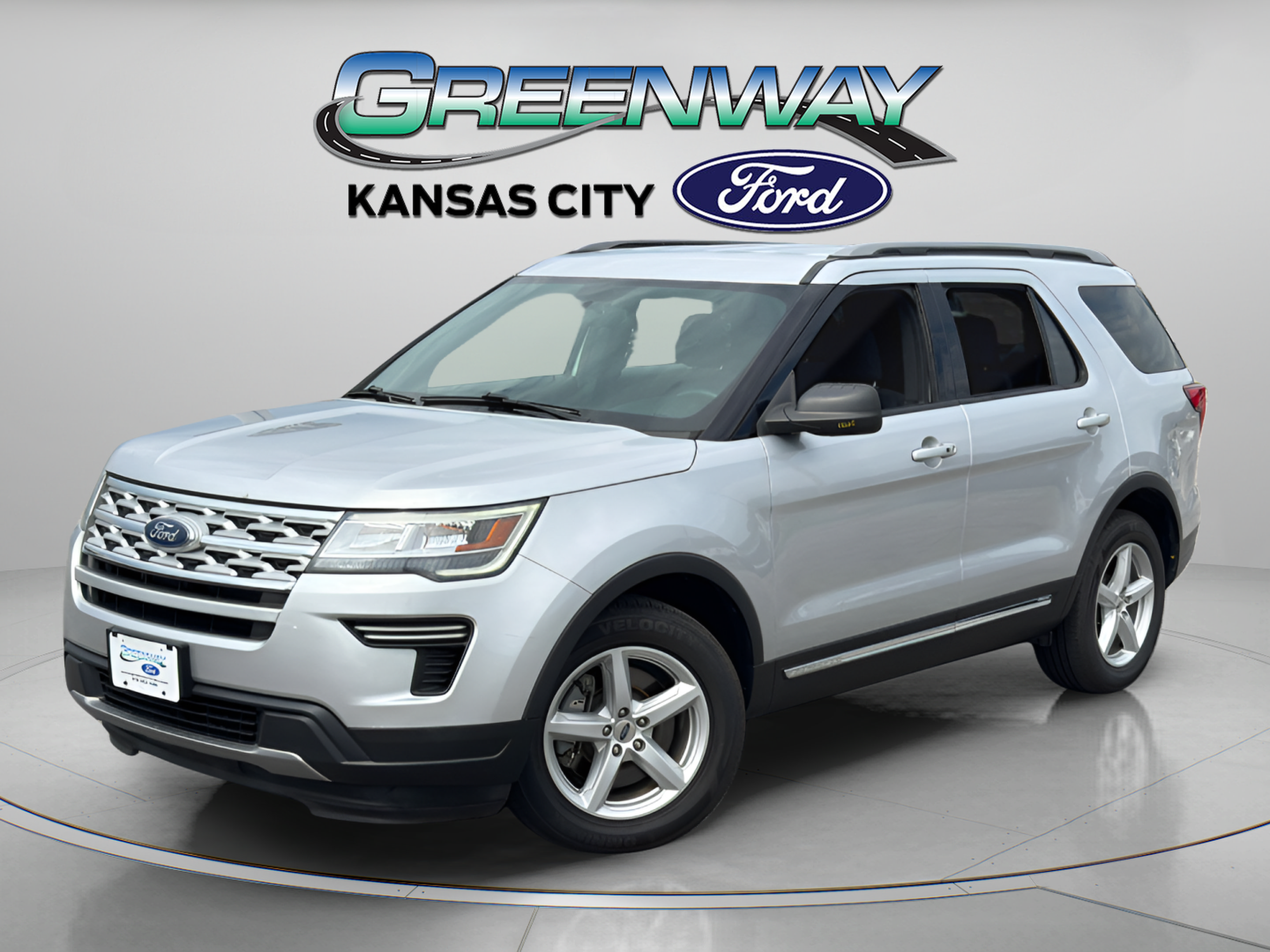 Used 2018 Ford Explorer XLT FWD image 4
