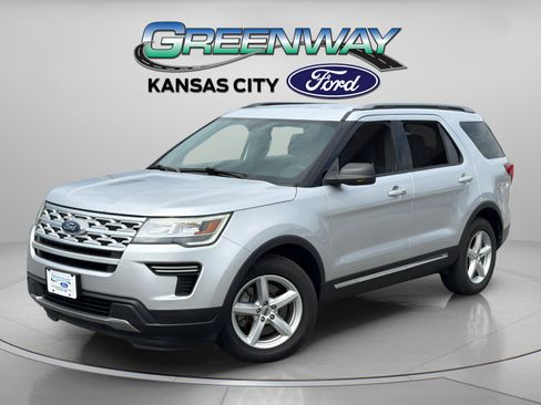 Used 2018 Ford Explorer XLT FWD image 4