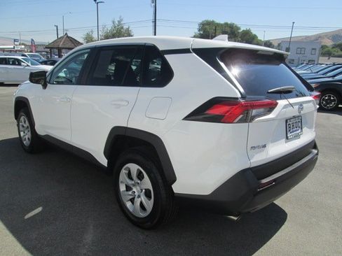Used 2023 Toyota RAV4 LE AWD/4WD image 4