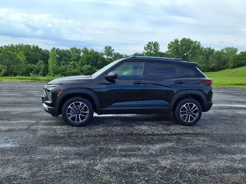 Used 2025 Chevrolet TrailBlazer LT AWD/4WD image 34
