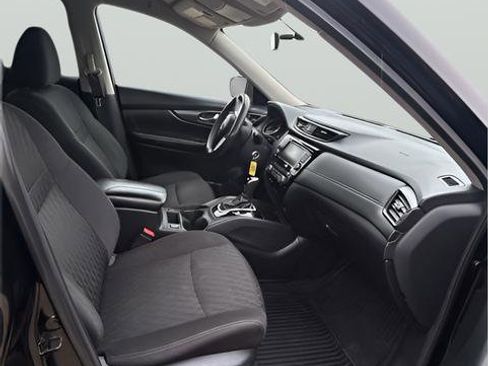 Used 2020 Nissan Rogue SV image 11