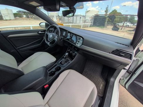 Used 2020 Volkswagen Jetta R-Line w/ R-Line Cold Weather Package FWD image 21