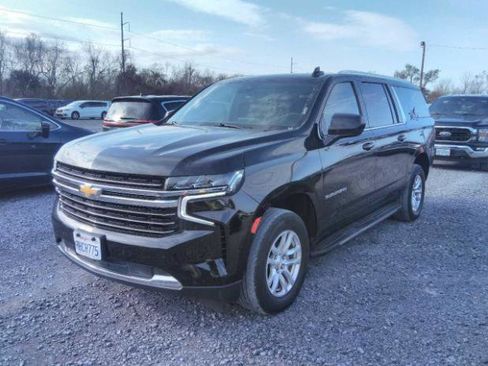 Used 2023 Chevrolet Suburban LT image 1