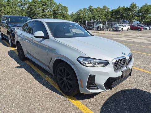 Used 2022 BMW X4 xDrive30i w/ M Sport Package 2 AWD/4WD image 3
