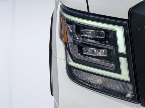 Used 2021 Nissan Titan PRO-4X w/ Pro-4x Convenience Package image 6