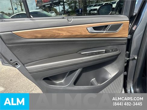 Used 2025 Volkswagen Atlas SE image 29