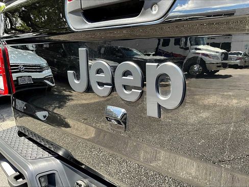 Used 2024 Jeep Gladiator Sport image 17