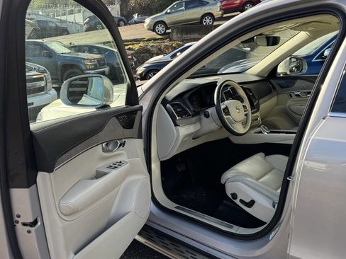Used 2023 Volvo XC90 T8 Ultimate w/ Lounge Package image 28