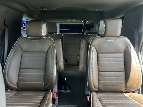 Used 2025 GMC Yukon Denali Ultimate AWD/4WD image 12