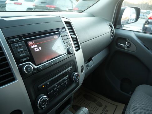 Used 2017 Nissan Frontier SV image 13