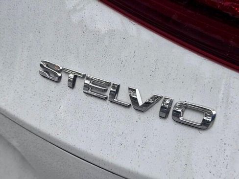 Used 2022 Alfa Romeo Stelvio Veloce AWD/4WD image 9