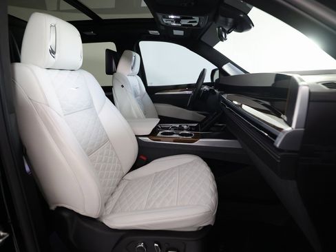 Used 2026 Cadillac Escalade Platinum Sport w/ LPO, Floor Liner Package image 10