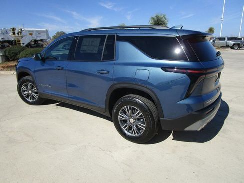 New 2026 Chevrolet Traverse LT w/ Driver Confidence Package FWD image 5