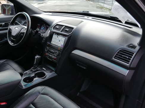 Certified 2017 Ford Explorer XLT w/ Equipment Group 202A image 24