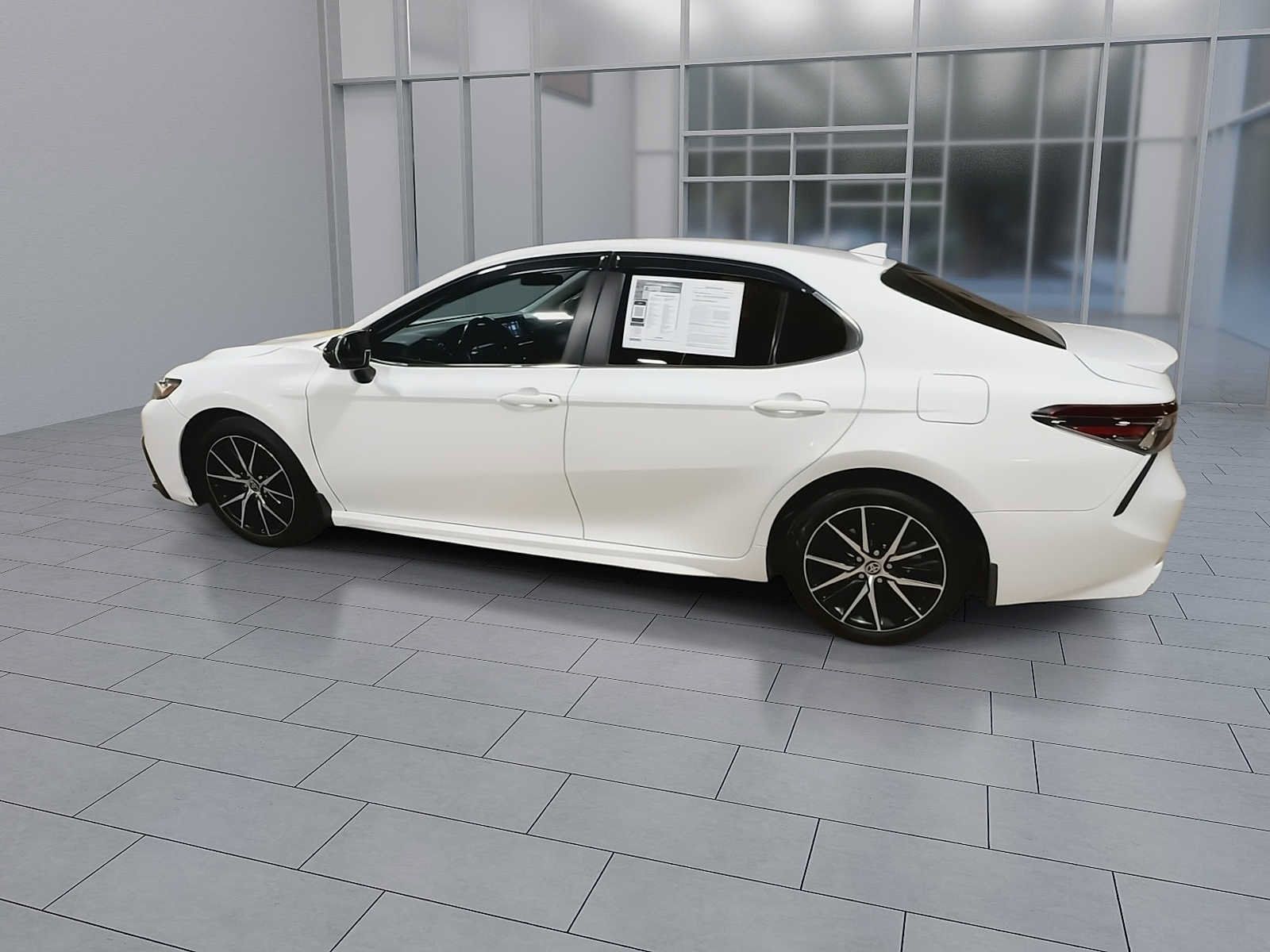 Used 2021 Toyota Camry SE FWD image 6
