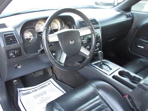 Used 2010 Dodge Challenger SE image 12