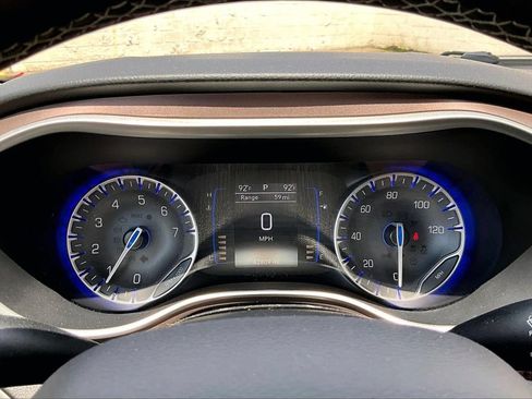 Certified 2023 Chrysler Voyager LX FWD image 10