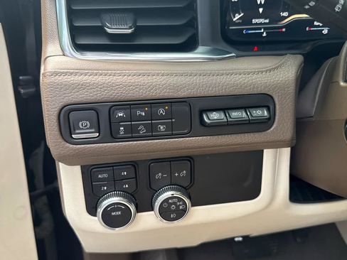 Used 2023 GMC Yukon Denali AWD/4WD image 23