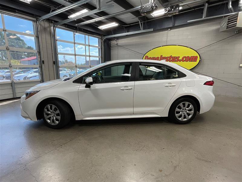 Used 2020 Toyota Corolla LE FWD image 2