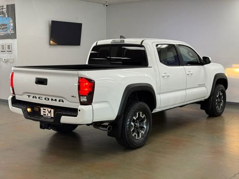 Used 2018 Toyota Tacoma TRD Off-Road w/ Technology Package image 7