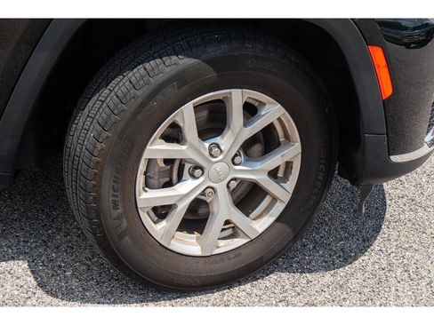 Used 2023 Jeep Grand Cherokee L Limited AWD/4WD image 37