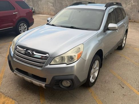 Used 2013 Subaru Outback 2.5i Limited AWD/4WD image 3