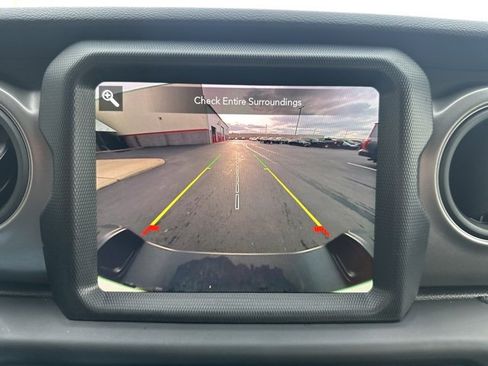 Used 2023 Jeep Gladiator Sport S image 29