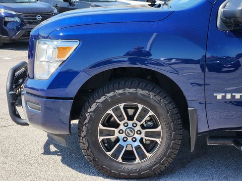 Used 2022 Nissan Titan SV image 6