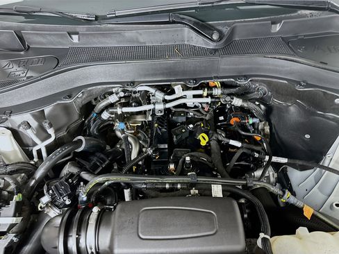 Used 2022 Ford Explorer XLT w/ Equipment Group 202A image 35