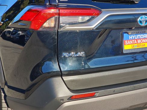 Used 2019 Toyota RAV4 Limited image 37