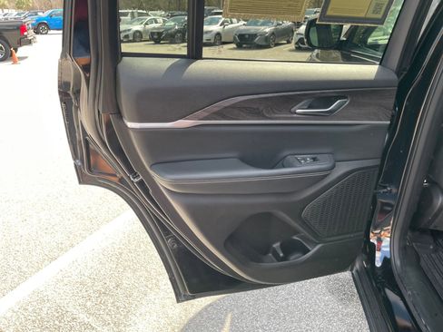 Used 2023 Jeep Grand Cherokee Limited w/ Black Appearance Package image 23