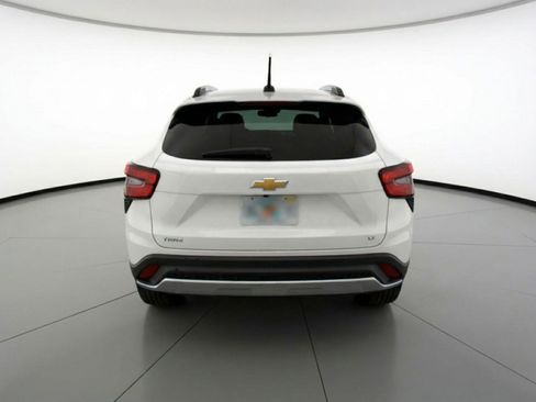 Used 2025 Chevrolet Trax LT FWD image 7