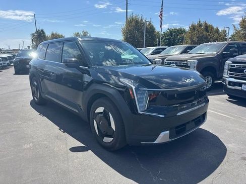 Used 2024 Kia EV9 Light Long Range RWD image 4