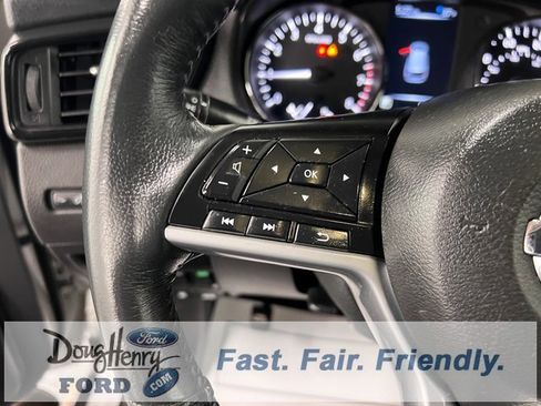 Used 2017 Nissan Rogue SV w/ SV Premium Package image 48