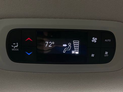 Used 2024 Chrysler Pacifica Touring-L FWD image 6