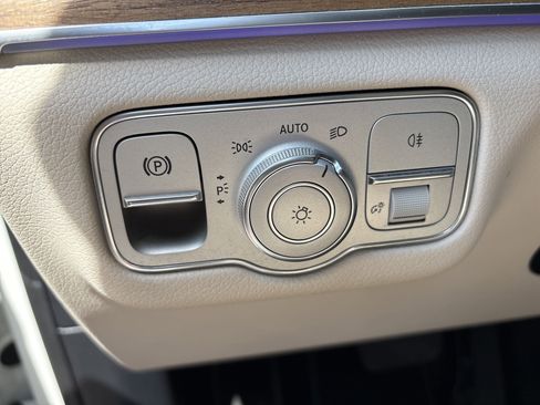 Used 2022 Mercedes-Benz GLS 450 4MATIC image 38