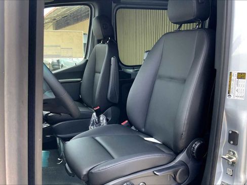 Used 2025 Mercedes-Benz Sprinter 2500 image 19