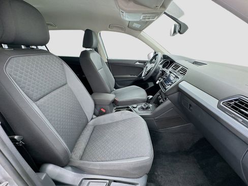 Used 2021 Volkswagen Tiguan S image 19