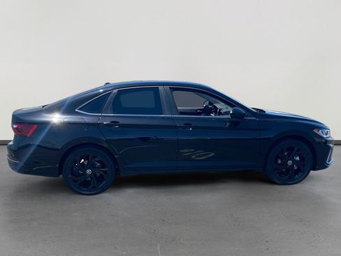 New 2025 Volkswagen Jetta SE image 6