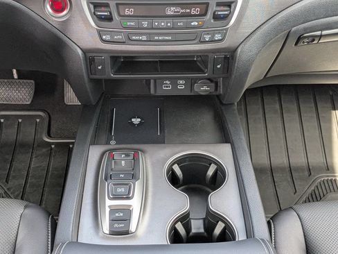 Used 2023 Chevrolet Silverado 1500 LT AWD/4WD image 18