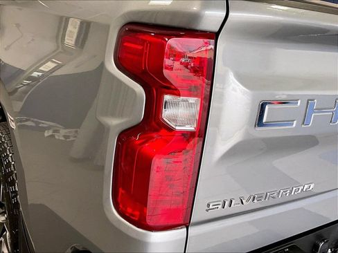 Used 2023 Chevrolet Silverado 1500 LT w/ Z71 Off-Road Package AWD/4WD image 34