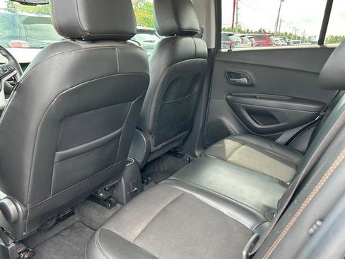 Used 2017 Chevrolet Trax LT w/ LT Convenience Package image 14