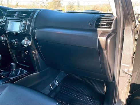 Used 2018 Toyota 4Runner TRD Off-Road Premium image 15