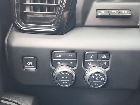 Used 2024 GMC Sierra 1500 AT4 w/ Technology Package AWD/4WD image 23