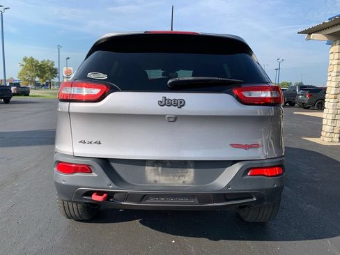 Used 2018 Jeep Cherokee Trailhawk AWD/4WD image 4