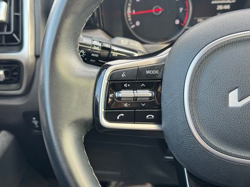 Used 2022 Kia Sorento EX w/ Panoramic Sunroof Package image 28