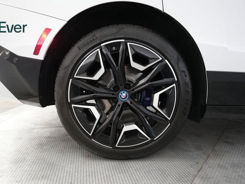 Used 2023 BMW iX xDrive50 w/ Sport Package AWD/4WD image 22